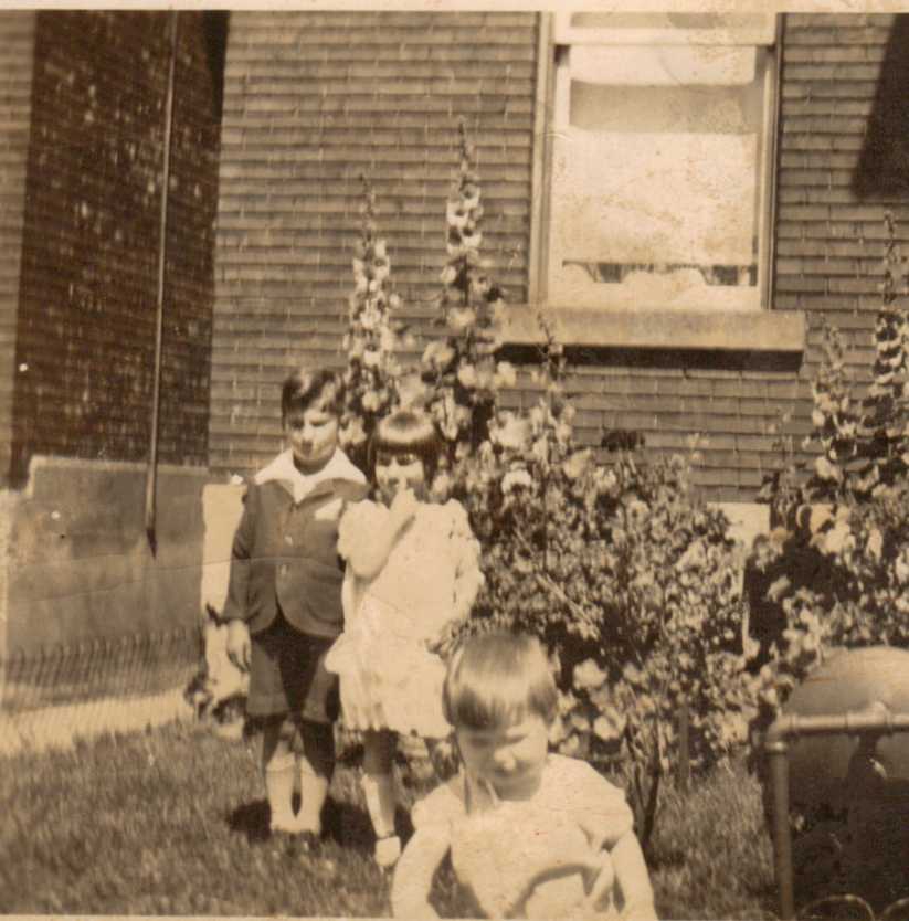PHOTO of Hubert, Doris and Maynard Brooks  Montreal 1930  